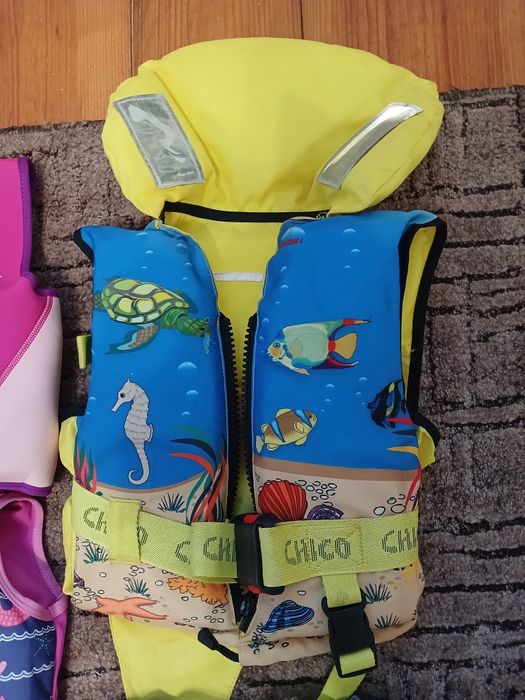 Дитячі рятувально-страхувальні жилети та для аквафітнесу.