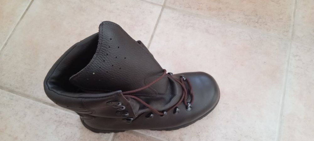 Sprzedam .Buty wojskowe NOWE