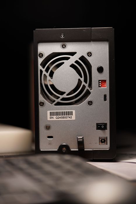 QNAP TR-002 DAS c/ 6Tb | Como Novo