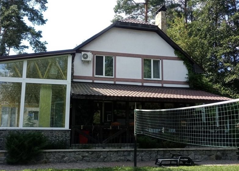 Будинок з басейном у Київській області подобово від господарів