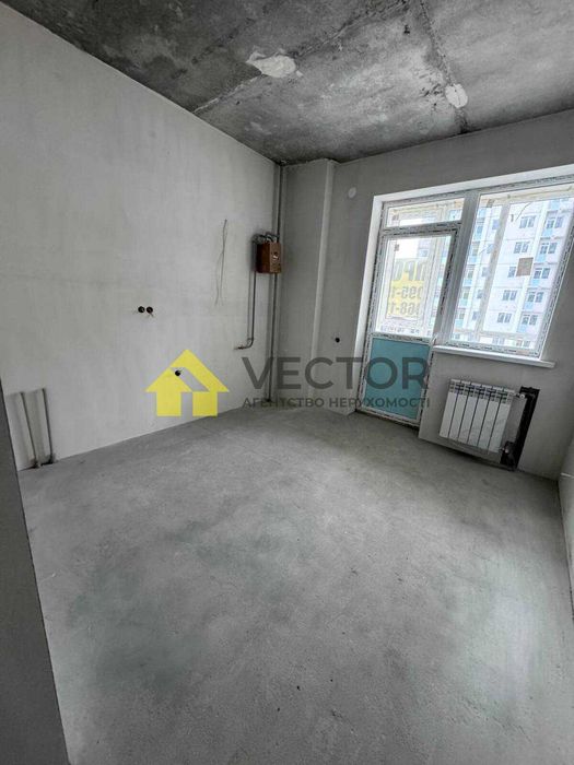 Однокімнатна на сереньому поверсі 41м²