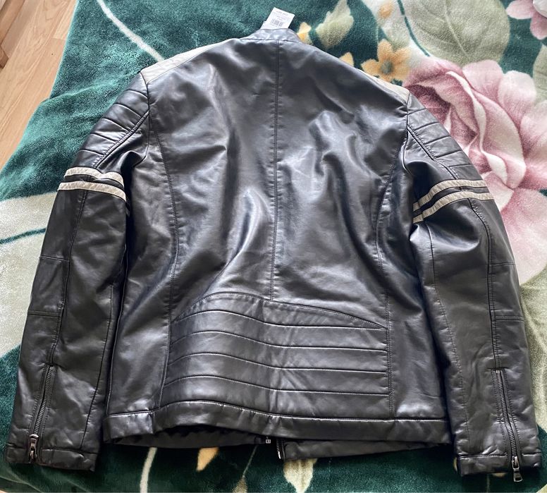 Байкерська шкіряна куртка