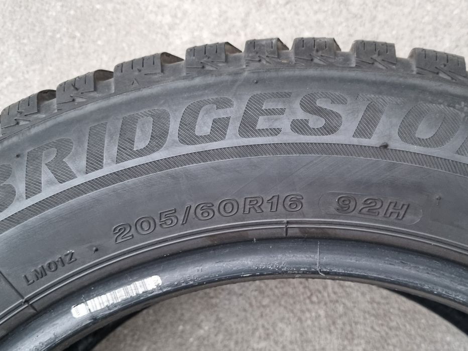 Opona używana 1szt. 205/60/16 Bridgestone Blizzak LM001  / 7,5mm