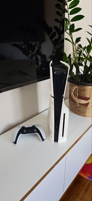 PlayStation 5 PS5 Slim Standard 1TB Ghost of Yotei Edition