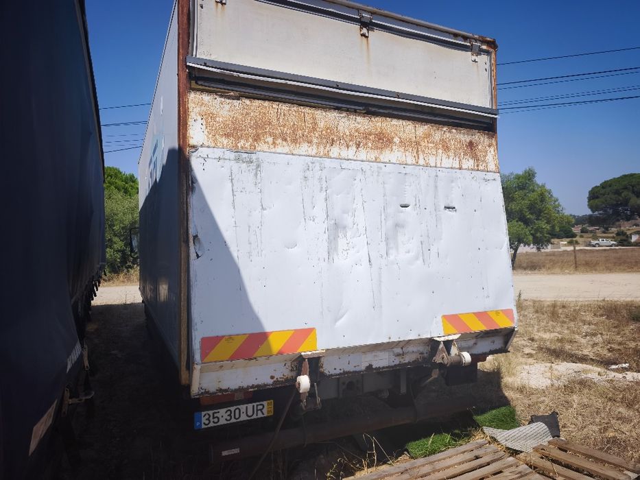 Mercedes atgo 4.2 170cv avariado