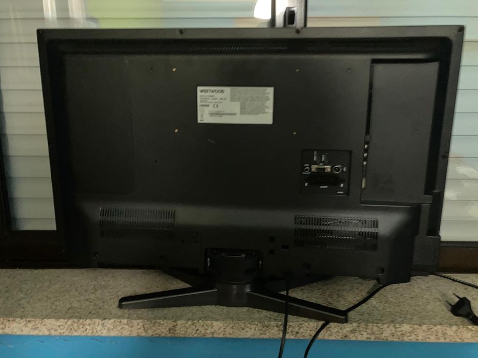 Televisão 73x43cm nova