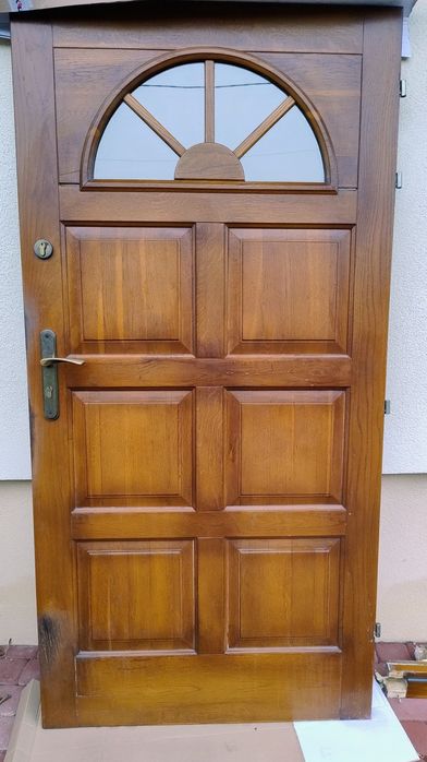 Drzwi zewnętrzne drewniane