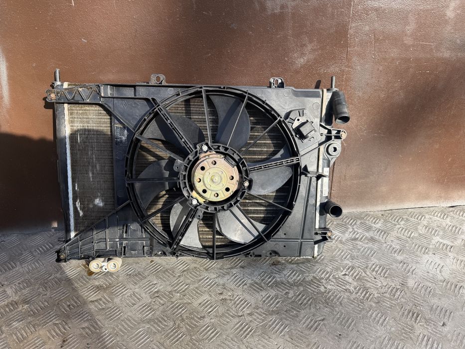 Радиатор кассета диффузор Renault Scenic RX4 2002 сценик рх4