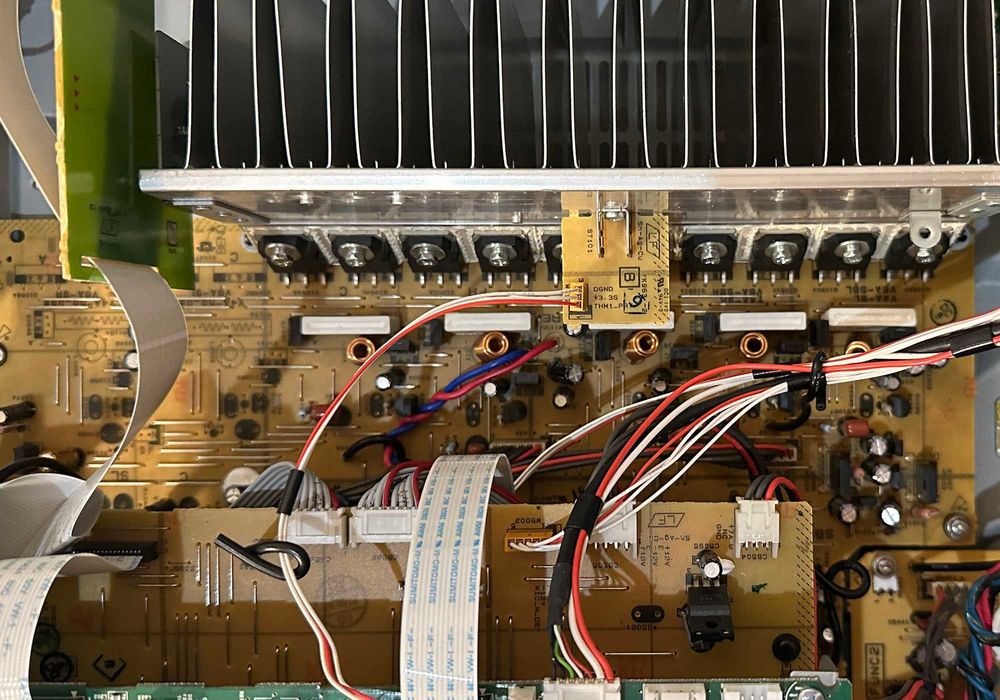 Ресивер Yamaha RX-V4A не ВМИКАЄТЬСЯ