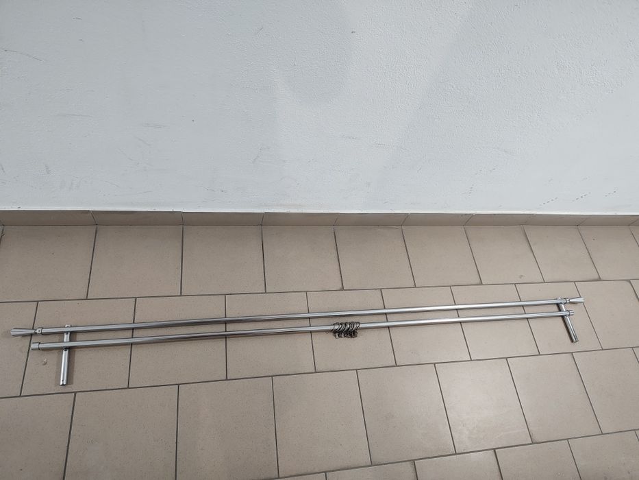 Karnisz metalowy srebrny