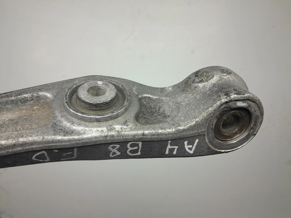 Braço de suspensão frente direito AUDI A4 Avant (8K5, B8)