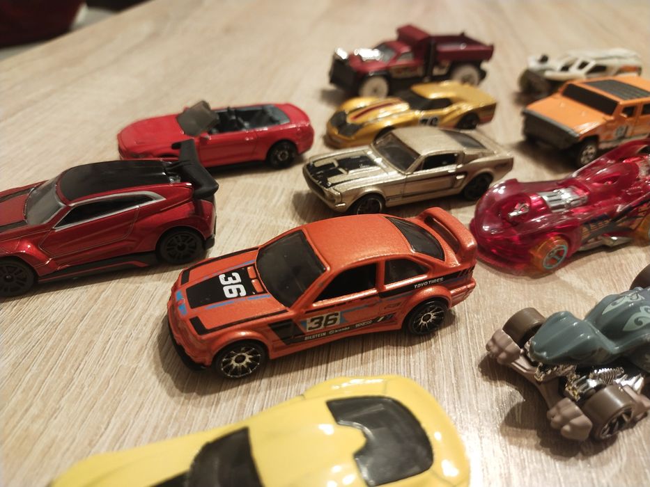 Autka hot wheels