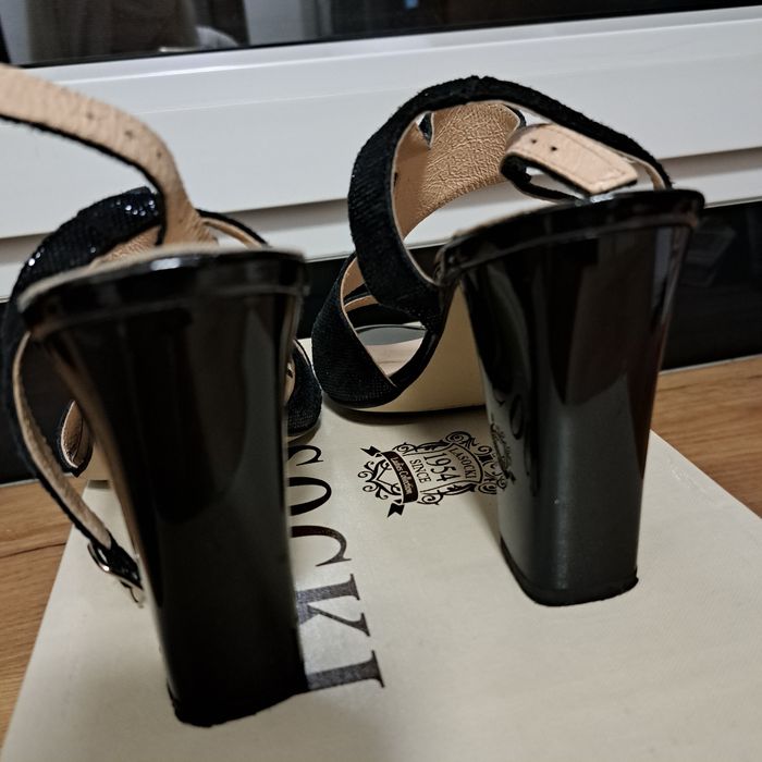 Sandały błyszczące