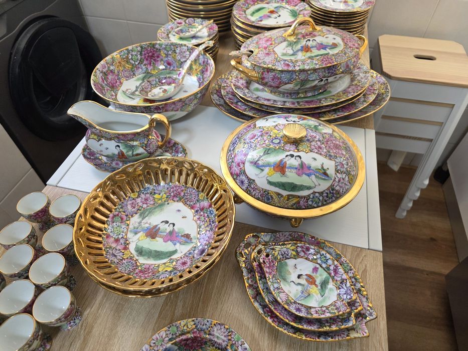 Magnífico Serviço Jantar Porcelana de Macau 1963 (Selo Qianlong) – 109 Peças