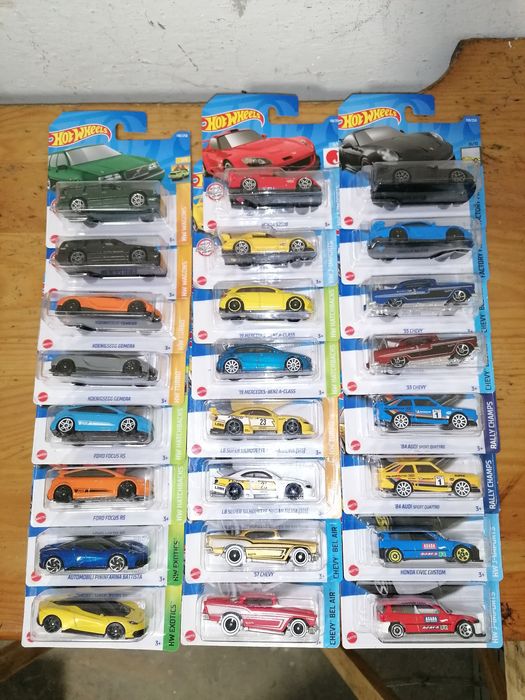 Vários Hot Wheels 2022