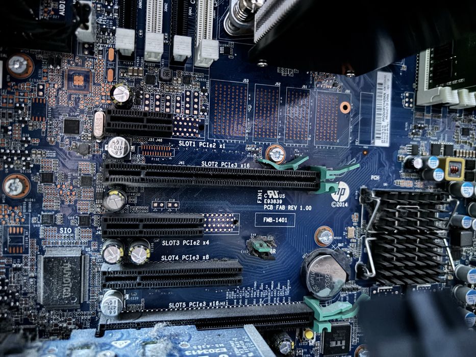 Продам HP Z440 / 700W PSU / 32GB DDR4 ECC (без SSD/HDD та відеокарти)