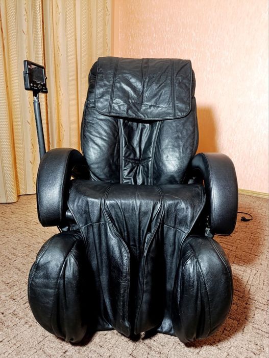 Продам шкіряне масажне крісло