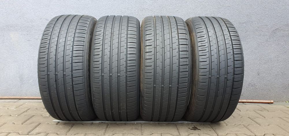 235/40/18 Falken komplet