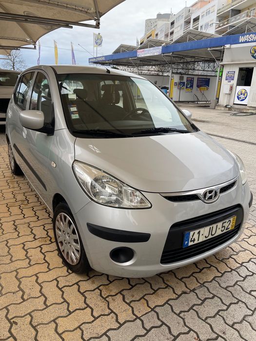 Hyundai i10 2010 cinza, usado