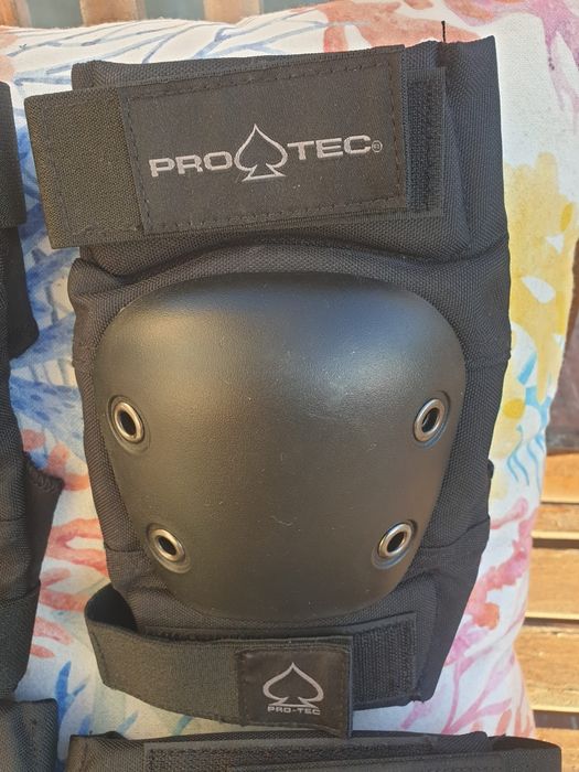 Joelheiras e Cotoveleiras PRO-TEC – Conjunto Completo – Muito Bom Estado