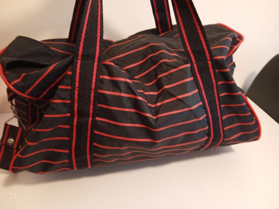 Saco desportivo/viagem Helibel, preto e vermelho