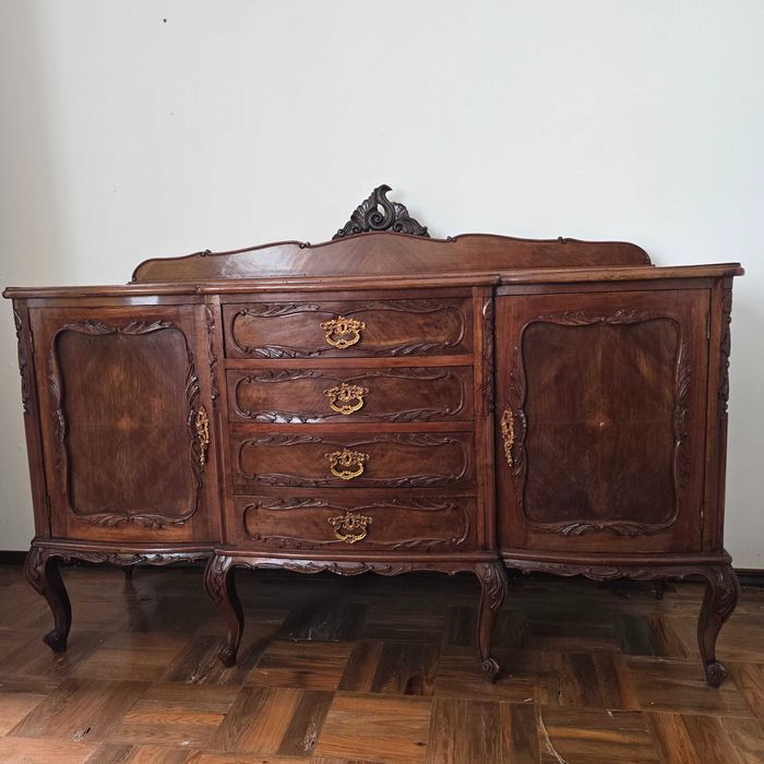 Mobília de sala de jantar antiga em madeira maciça