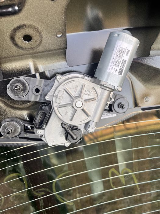 AUDI Q3 83A Silniczek tylnej wycieraczki