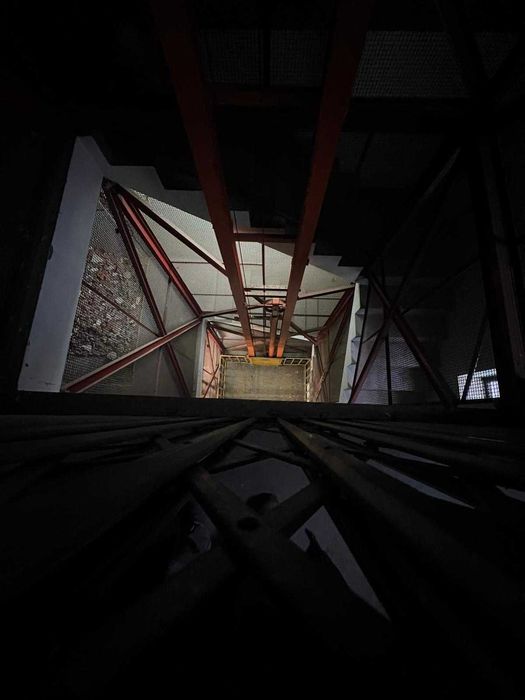 Vendo monta cargas industrial