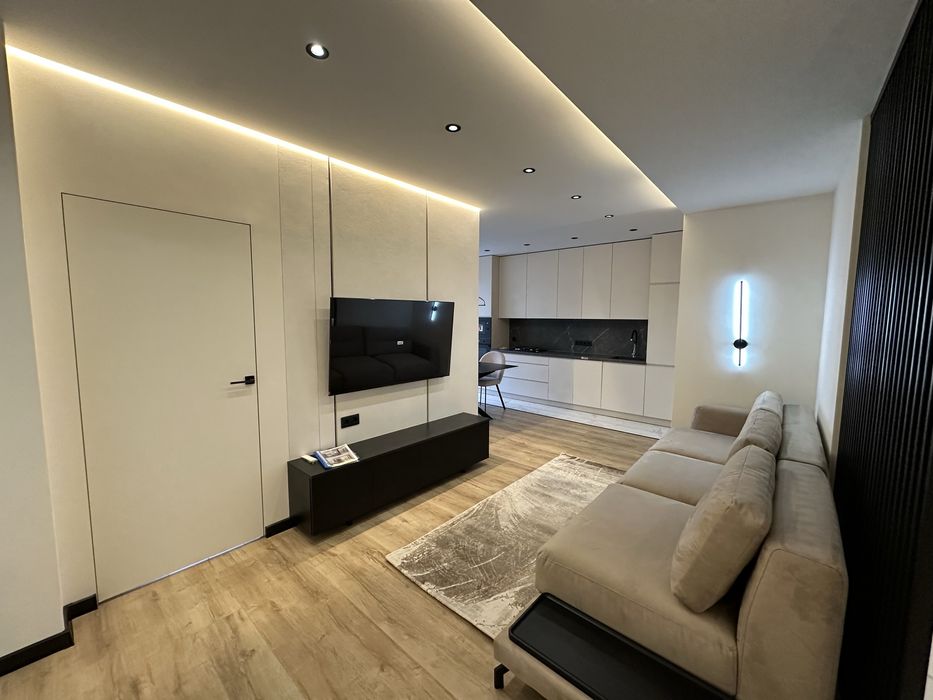 Продам 2 км за функціоналом 3 км з сучасним ремонтом ще ніхто не жив