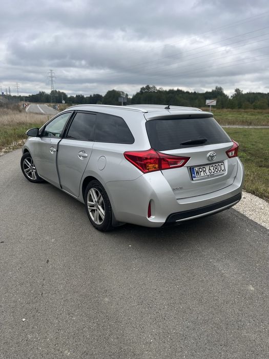 Sprzedam toyota auris 1.4 D4D 90km