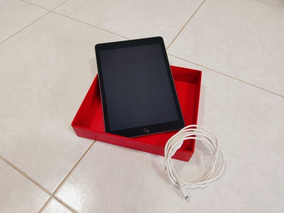 iPad 5ª Geração 32GB (2017) Cinzento Sideral - Model A1822