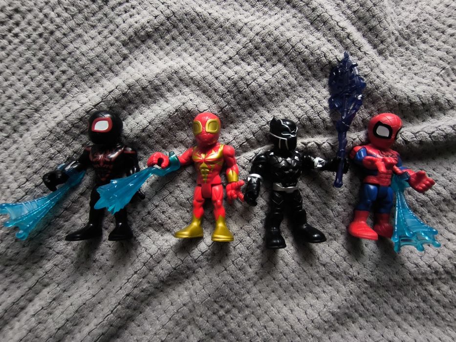 4 figurki Marvel Hasbro Spider Man Czarna Pantera
