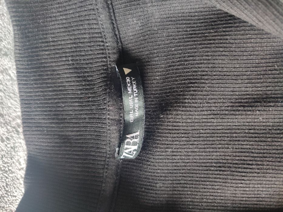 Top de fecho Zara; tamanho L