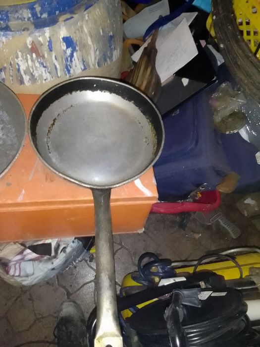 2 frigideiras para restaurantes