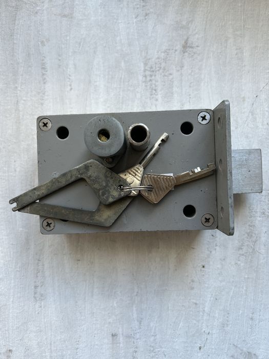 Замок гаражный , накладной , на 2 ключа