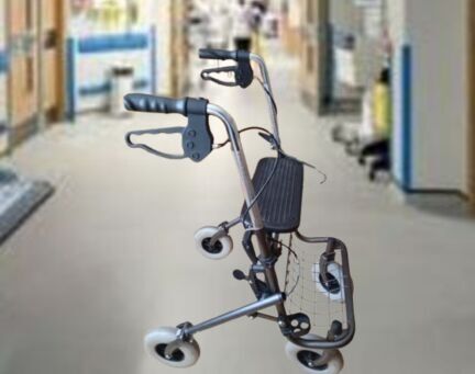 Ходунки для пожилых людей.