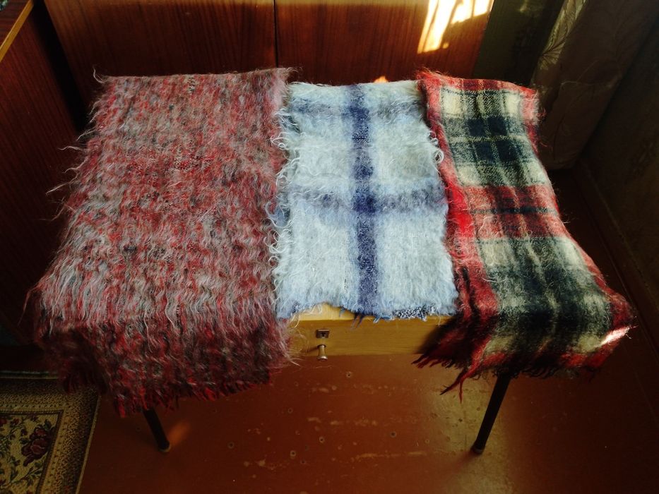 Продаються шарфи махерові.