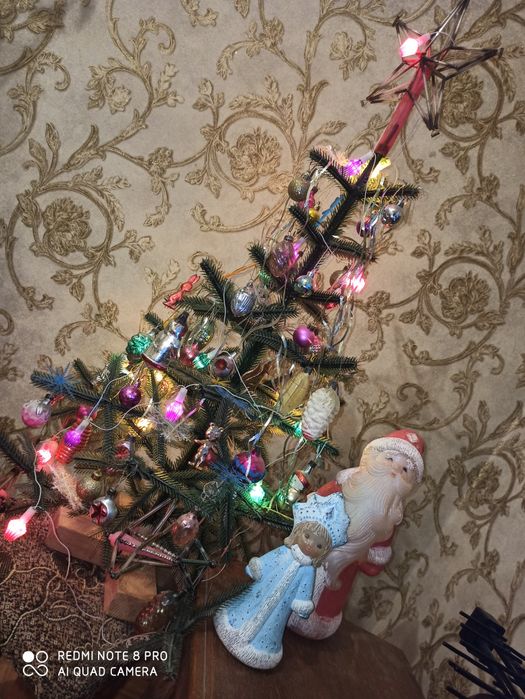 Мини-набор новогодний: ёлочка, игрушки, Дед Мороз Снегурочка, гирлянда