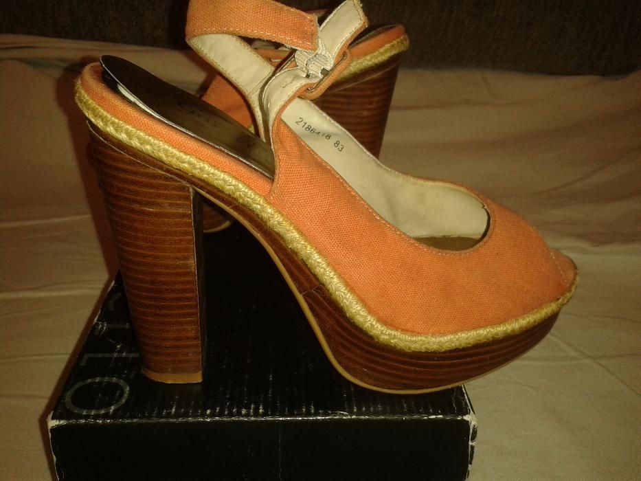 Sandały na obsacie platformie pomarańczowe rozmiar 39