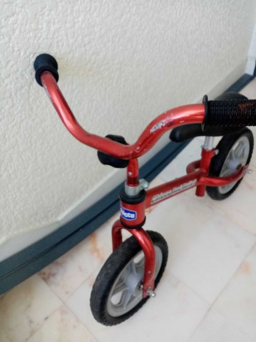 Vende-se bicicleta sem pedais Chicco Red-Bullet