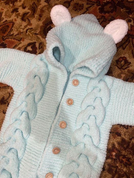 Детский  плюшевый  вязаный комбинезон на девочку