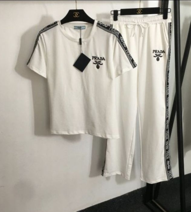 Костюм літній Prada 44 46