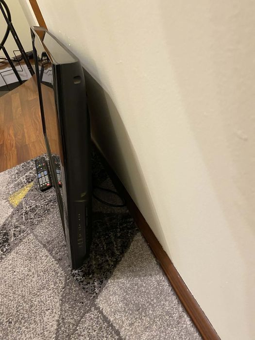 Telewizor 32 cale plus uchwyt do powieszenia