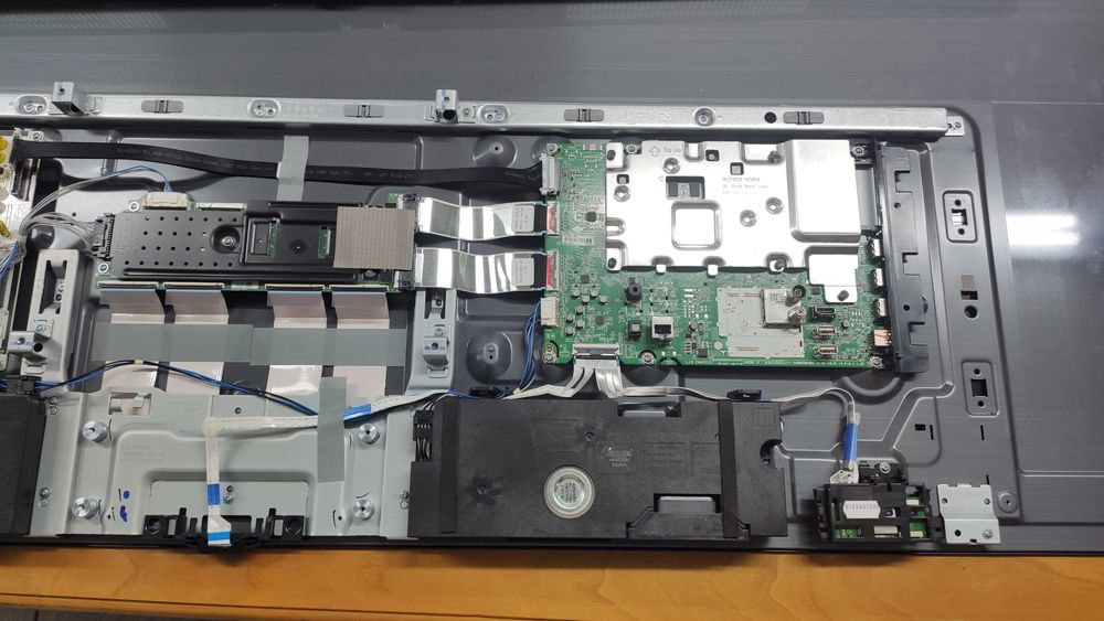 Placas, colunas e cabos para TV LG 65B9 PLA (ThinQ A7 gen2)