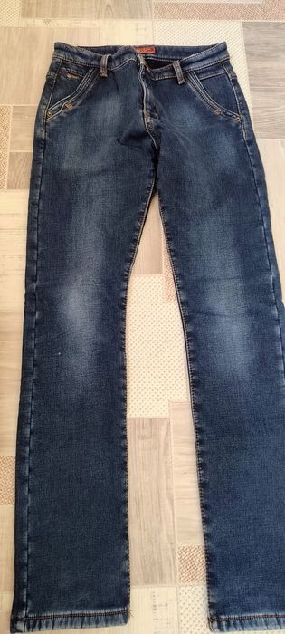 Отдам 3 пари джинсів