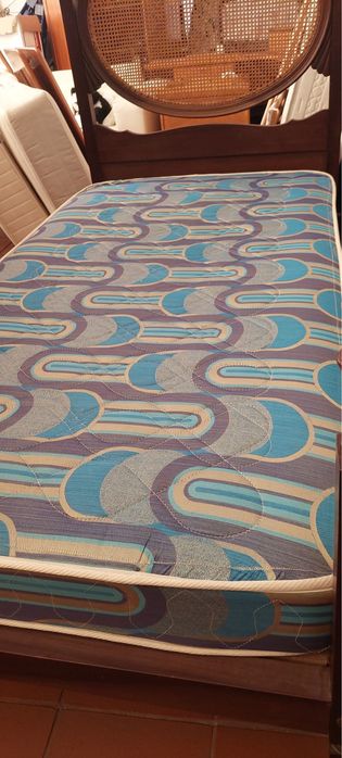 Camas de madeira de solteiro