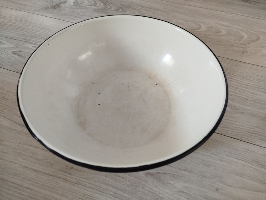 Miska emaliowana dawnych lat