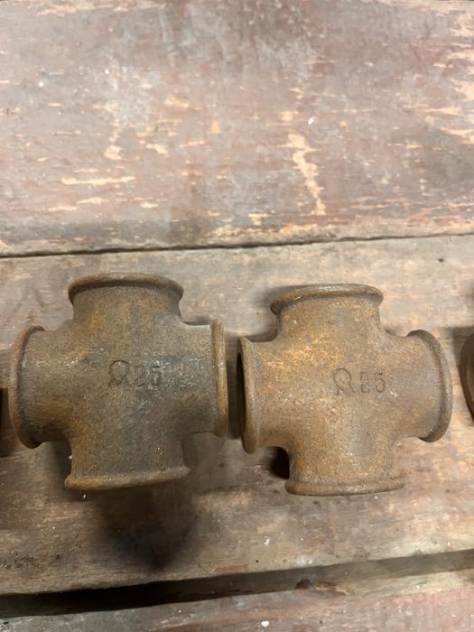 Крестовина водопроводная 25 чугун