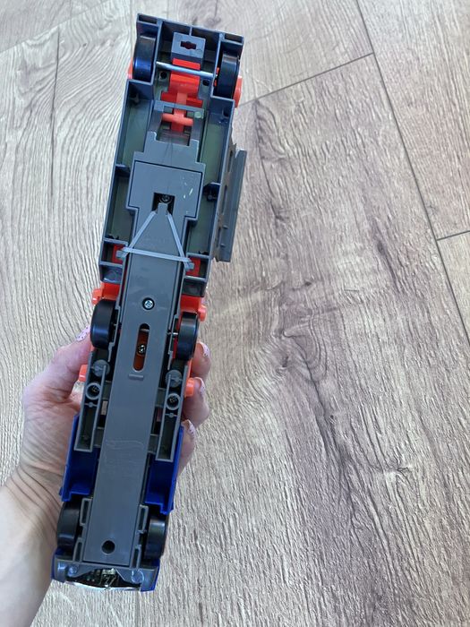 Hot wheels laweta ciężarówka z kraksą