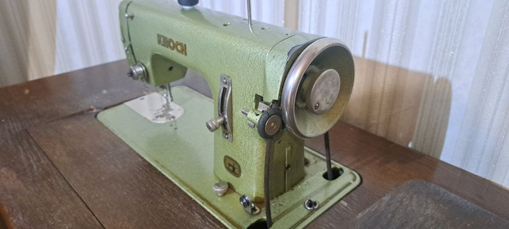 Швейна машинка Knoch